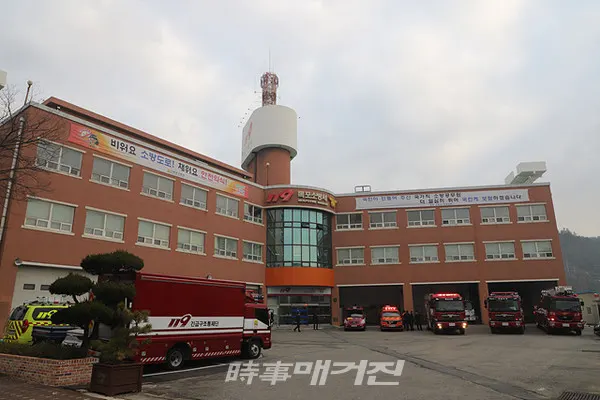 목포소방서는 “지역 민간 소방방재의 중심 조직으로써 실질적인 기능과 역할을 수행할 수 있는 유능한 의용소방대원을 공개모집한다”고 26일 밝혔다.사진은 목포소방서 청사 전경이다.(사진_목포소방서)