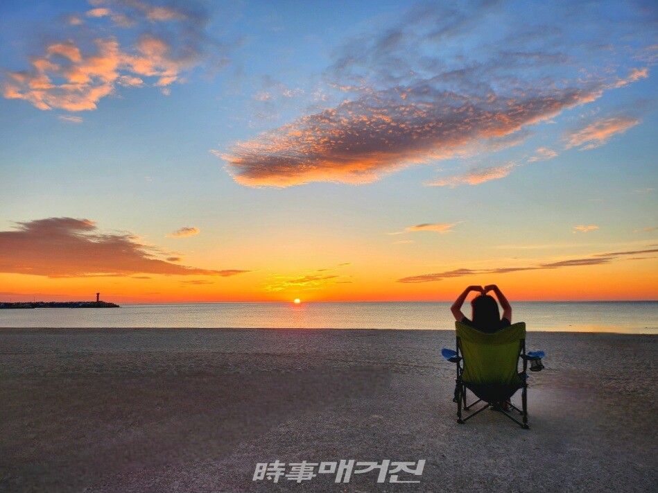 아침 해를 맞이하는 소녀는 해바라기다(사진_조용우)