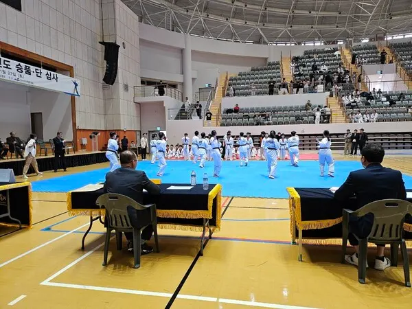 나주시 스포츠파크 다목적체육관에서 열린 2024년 제1차 전남태권도협회승품단 심사대회 모습.(사진_나주시 태권도협회 )