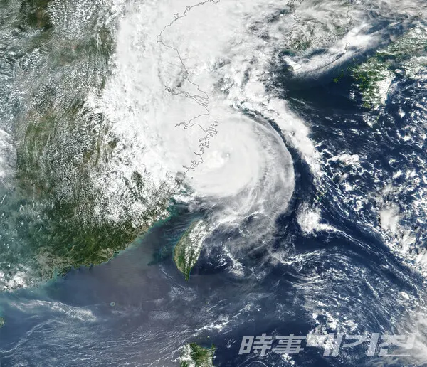 9월14일(현지시각) 우주에서 찍은 12호 태풍 무이파 사진을 미국 항공우주국(NASA) 지구관측소가 공개했다. (사진출처=미국 항공우주국(NASA) 지구관측소)