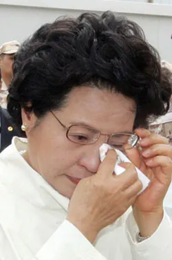▲ 권 여사가 방패막이가 되는 논리가 상식적으로는 이해가 가지 않지만, 노 전 대통령은 모르는 돈이 돼 뇌물죄에서 빠져나갈 수 있고 정 전 비서관은 단순 전달자로 혐의를 벗을 수 있다는 시나리오 일 수도 있다.