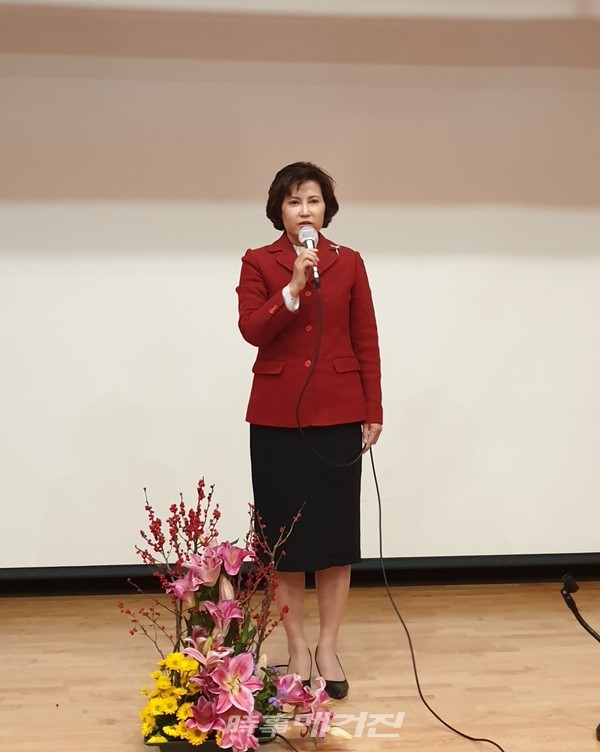 이날 포럼에서 이재인 자유한국당 강남병 당협위원장이 감사패를 전달받았다.