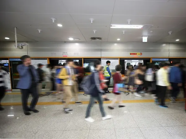지하철 탑승객 사진 (사진=국제뉴스 캡처)