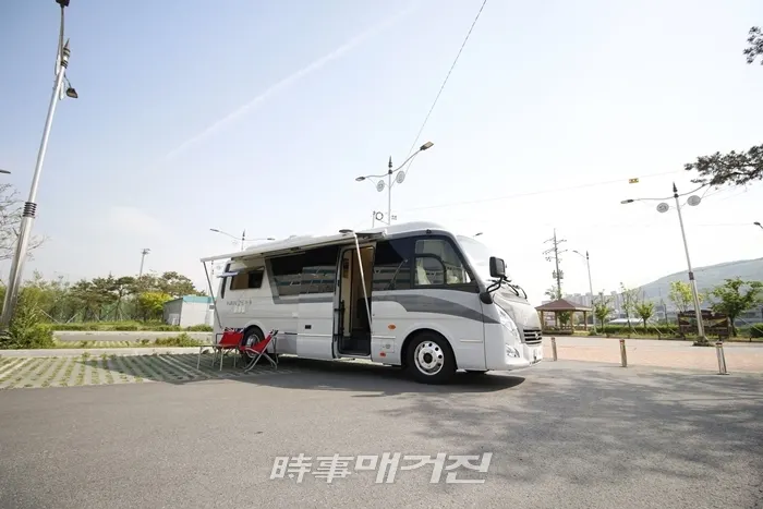 주력 인기모델은 레스타 캠핑카는 3800cc 6단 오토미션, 강철바디에 고급스러운 설계와 견고한 내외장재로 인기를 끌고 있다. 특히 해외여행이 가능한 캠핑카로 실제로 유라시아대륙을 여행하려는 목적을 가진 고객들이 많이 찾는다.