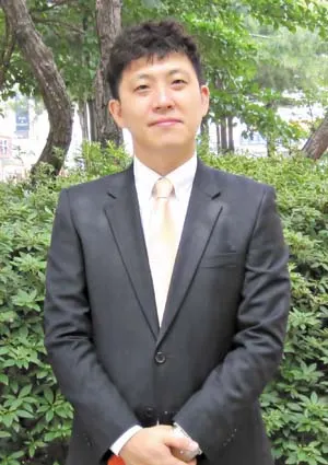 ▲ 송원 FC는 ‘부자 되기’보다는 ‘마이너스 인생이 되지 않게 하는 법’에 집중한다. 건강이든 자산이든 지키는 법부터 배우고 난 뒤에 모으고, 불리는 법을 배워야 한다는 것이 그의 신념이다.