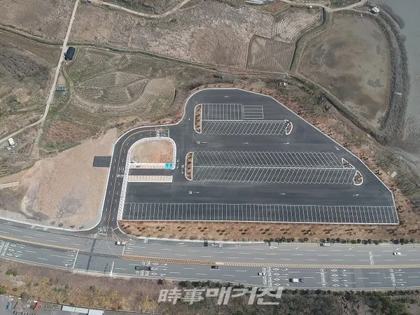 순천시는 신도심지역의 화물자동차 밤샘 불법주차로 인한 안전사고 및 교통혼잡 해소를 위해 2018년부터 143억 원의 사업비를 들여 210면 규모의 제2화물자동차 공영차고지를 조성하고 있다.