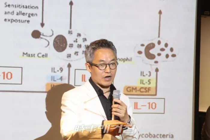 5일 서울 강남구에서 열린 '면역이 답이다' 출판기념회에서 강의를 하고 있는 한동하 한의학 박사(사진_박희윤 기자)
