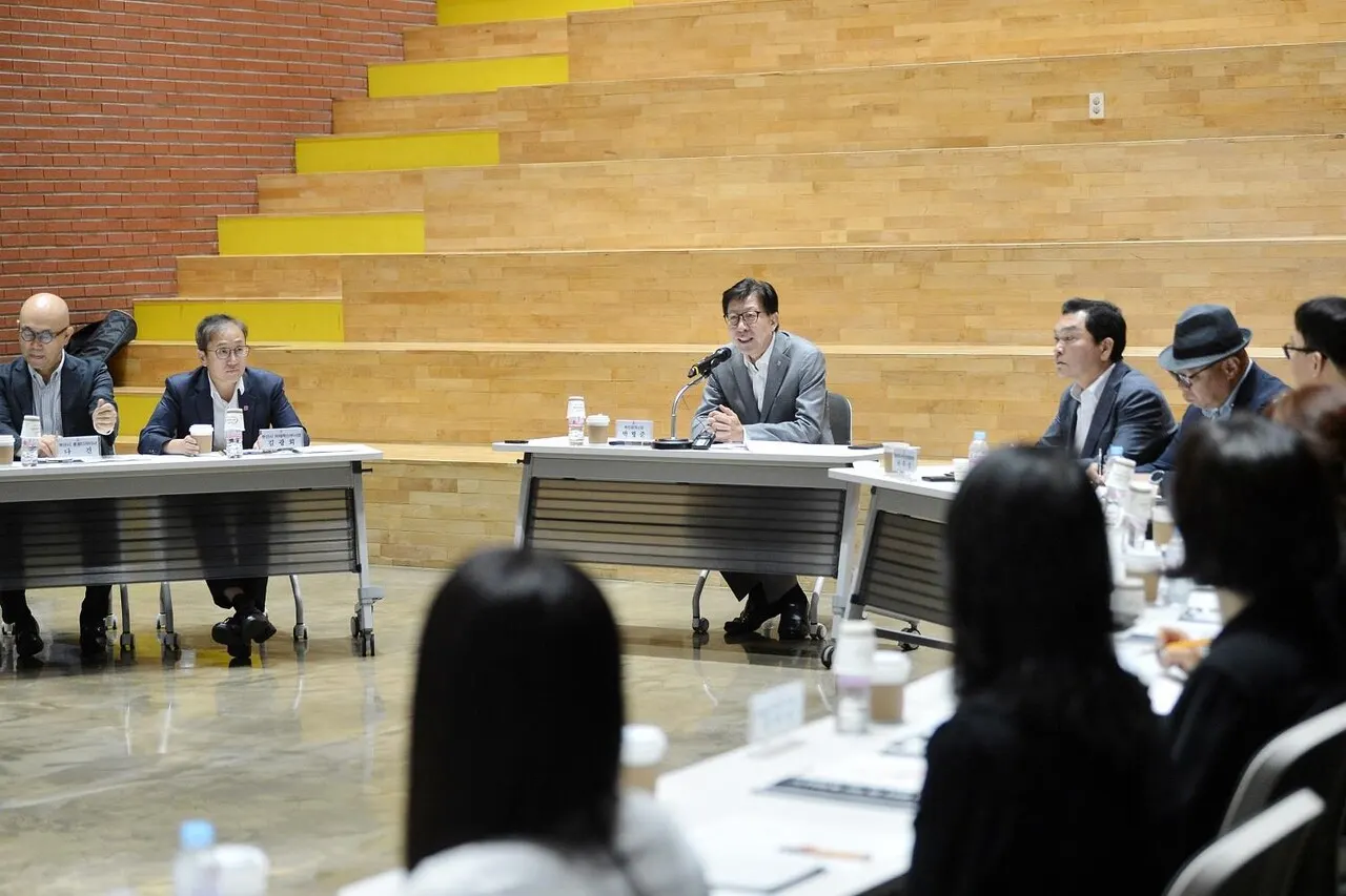 18일 오전 9시 부산시가 알로이시오기지 1968에서 박형준 부산시장 주재로 '제17차 부산미래혁신회의'를 개최했다. (사진_부산시)