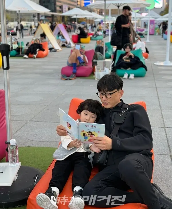 2024 서울야외도서관 : 광화문 책마당이 오는 11월 10일까지 열린다.(사진_시사매거진)