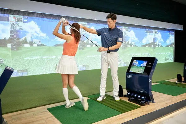 골프존이 만든 골프연습장 ‘GDR아카데미’