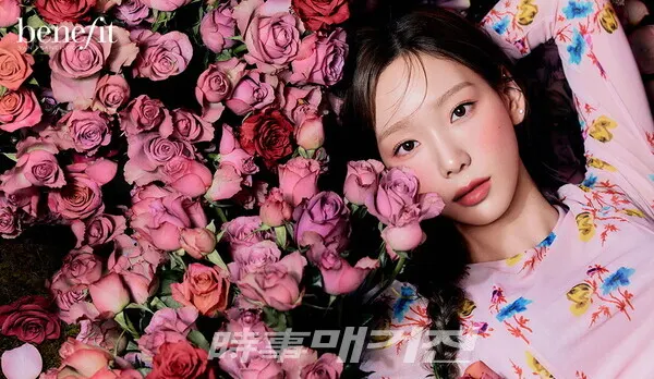 그룹 소녀시대 멤버, 가수 ‘태연’이 베네피트의 새로운 브랜드 뮤즈로 발탁되었다.