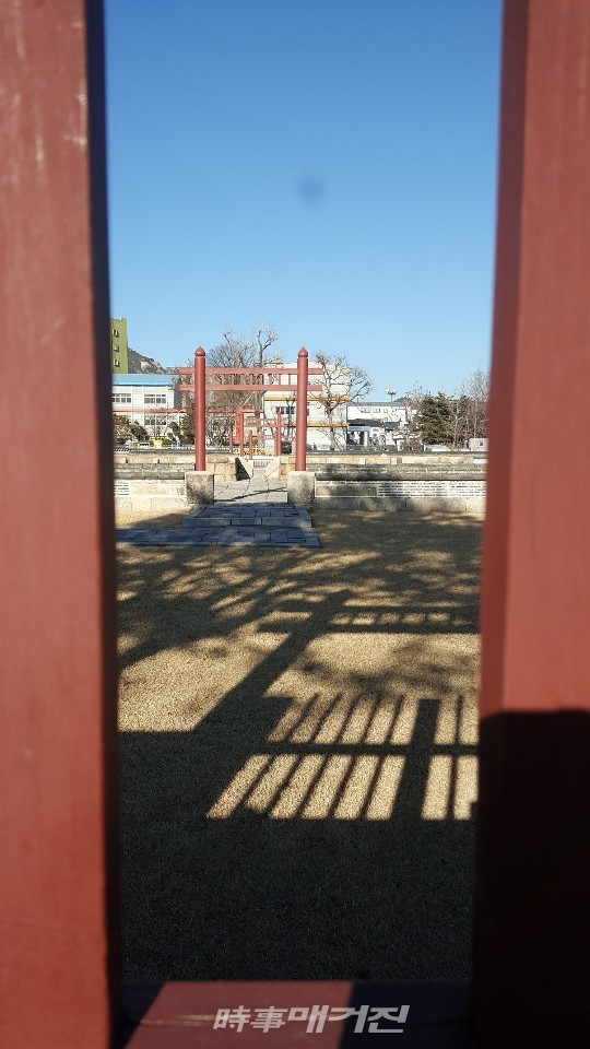 북신문 안쪽으로 홍상문이 보인다. 사단과 직단을 둘러싸고 있는 두 개의 담장에는 사방에 각각 유문과 신문을 두었다. (사진_안나겸 사회부 기자)