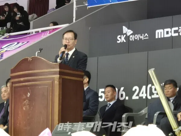 충청북도체육회 박해운 사무처장이 격려사를 하고 있다. (사진_이성만 기자)