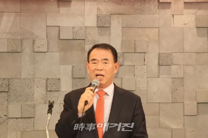 13일 개최된 자유한국당 광진갑 당협 신년하례식에서 인사말을 하고 있는 정송학 위원장(사진_박희윤 기자)