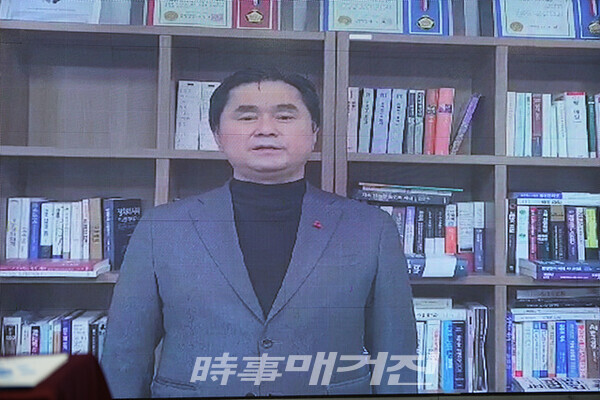 김종민 더불어민주당 국회의원의 축하 동영상.(사진_주수익 기자)