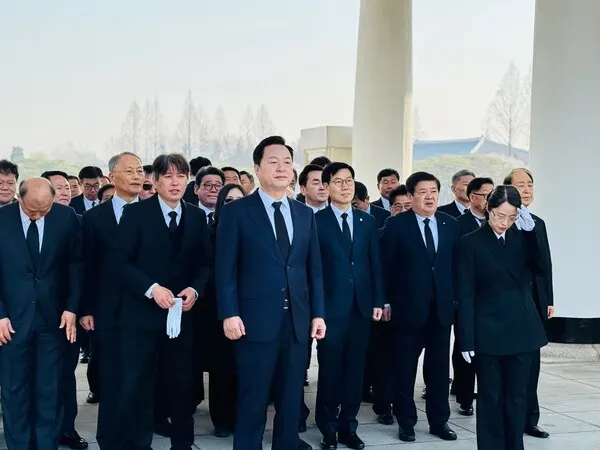 7일 김두관 전 의원이 국립대전현중원을 참배했다.