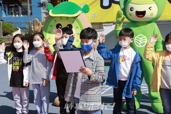 BS삼총사가 준비한 이번 어린이날 행사는 코로나19로 대면 행사가 취소됨에 따라 보성군 공식 유튜브를 통해 관내 학생들에게 ‘랜선 어린이 날’을 선사하기 위해 기획됐다.