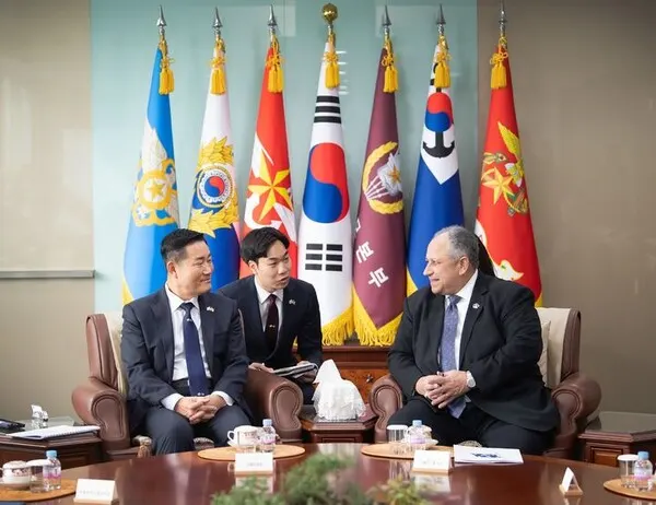 대한민국 국방부와 미국 국방부는 최신 국방 ICT(정보통신기술) 정책을 공유하고 5세대 이동통신(5G)과 사이버보안 분야의 협력을 강화하기 위해 「제4차 한·미 정보통신기술(ICT) 협력위원회」를  12일(한국시간) 국방부에서 개최했다.(사진_국방부)