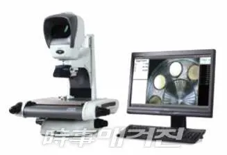 Hawk System - 영국의 Vision Engineering社는 고전적인 쌍안 현미경을 새롭게 대체하는 독창적인 DynascopeTM 기술을 이용하여 복잡하거나 투명 또는 어두운 색상의 제품, 관찰이 어려운 형상의 제품도 손쉽게 관찰 및 측정이 가능하다.