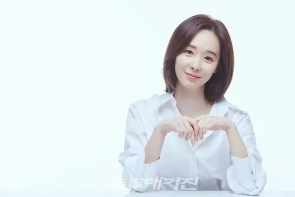 배우 한수연이 오늘(1일) 방송되는 EBS 3.1절 특집 다큐멘터리 '후손'에 출연 한다. 실제로 독립운동가 후손인 한수연은 이번 출연과 함께 내레이션에도 직접참여 했다. (자료제공_씨제스엔터테인먼트)