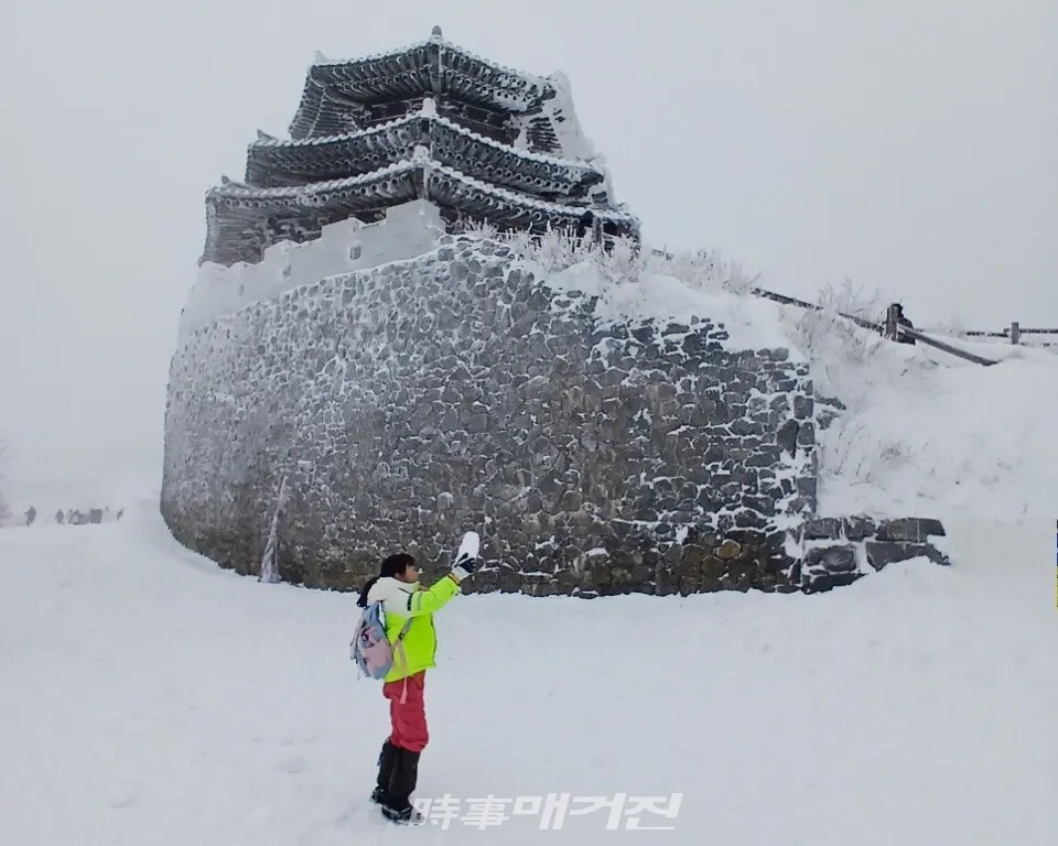 화재 전날 덕유산 설천봉 상제루 앞(사진_조용우)