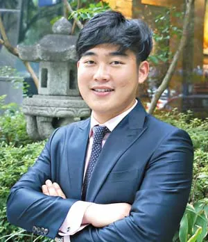 ▲ 부산 출신인 김동훈 FC는 월·화·수는 서울에서, 목·금·토는 부산에서 일한다. 장거리를 오가면서 1W를 140주째 진행하다보니 비록 몸은 좀 힘들지만 고객과 소통하며 지내는 현재가 마냥 행복하다.