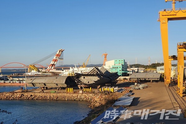산정동 삽진공단 내 블럭 제작 중소 조선소./사진=이병석 기자