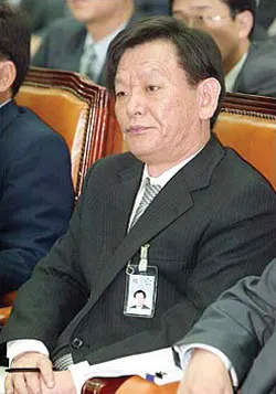 ▲ 노 전 대통령이 끝까지 지켜내고 싶었던 ‘盧의 남자’ 정상문 전 청와대 총무비서관은 구속되는 그 순간에도 “노무현 (전) 대통령께 죄송스럽습니다. 노 (전) 대통령은 전혀 모르는 상황입니다”라고 강조했다.