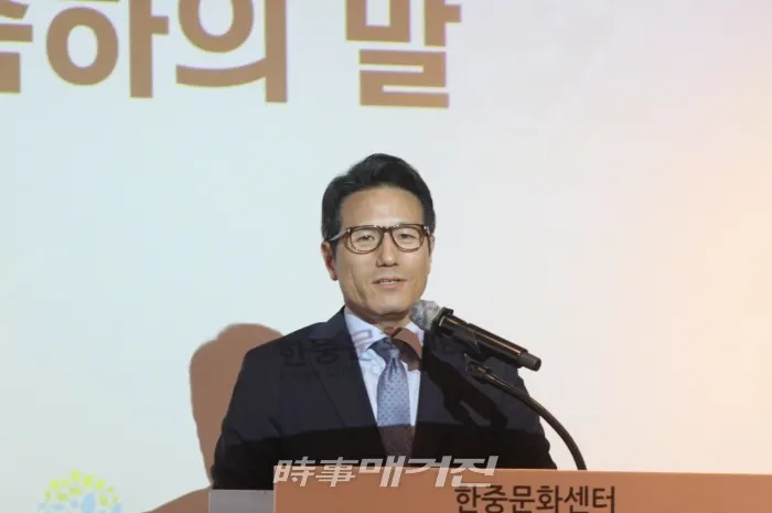 12일 서울 하얏트호텔에서 열린 하토야먀 유키오 전 일본총리 출판기념회에서 축사를 하고 있는 정병국 바른미래당 국회의원(사진_박희윤 기자)