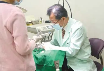 ▲ 권태규 원장은 “가장 중점을 두는 것은 ‘내 치아처럼’이다”라며 “최첨단 디지털 시스템 도입으로 환자 개인별 맞춤 시스템을 통해 통증을 줄이는 편안한 치료를 하고 있다”고 강조했다.