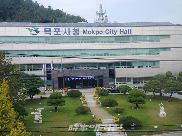 목포시는 2020년도 어린이 통학차량 LPG차 전환지원 사업을 추진한다.사진은 목포시청 청사전경이다.(사진_송상교기자)