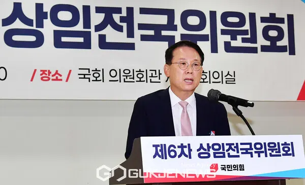 윤두현 국민의힘 상임전국위원회 의장 직무대행이 2일 오전 서울 여의도 국회 의원회관에서 열린 국민의힘 제6차 상임전국위원회에서 인사말을 하고 있다.(사진_국제뉴스)