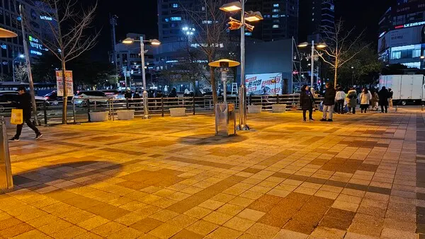 잘 정리된 집회장의 모습에 높은 시민 문화를 보이고 있다.(사진_강정덕 기자)