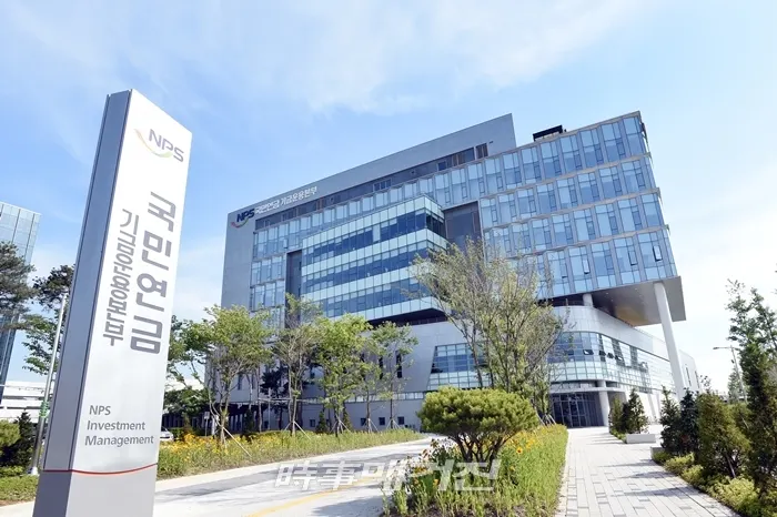 미중 무역 분쟁 등 글로벌 위기상황에도 국민연금기금은 지난 7월 4일 적립금 700조 원 돌파와 함께 올해 상반기 7.19%의 수익률을 달성했다. 특히 2017년 기금운용본부 전주 이전 후 올해 6월까지 81조 2000억 원의 수익을 올렸다.