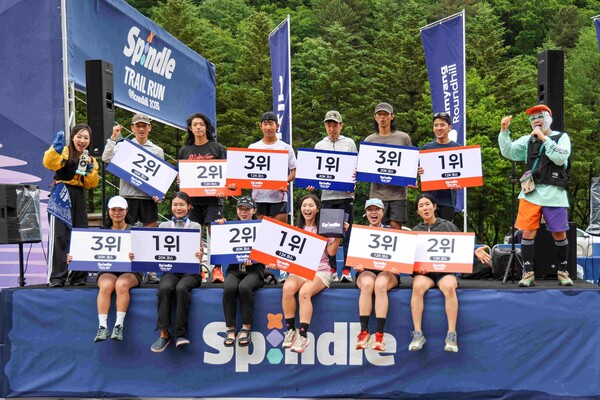 '스핀들 트레일 런 2026' 부문별 수상자들이 포즈를 취하고 있다.(사진_삼양식품)