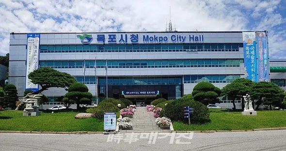 목포시는 “오는 9월 29일 20시부터 10월 4일 24시까지 정부24서비스 주민등록 27종과 무인민원발급기의 모든 발급서비스가 일시 중단된다”고 밝혔다.사진은 광양시청 청사 전경이다.(사진_송상교기자)