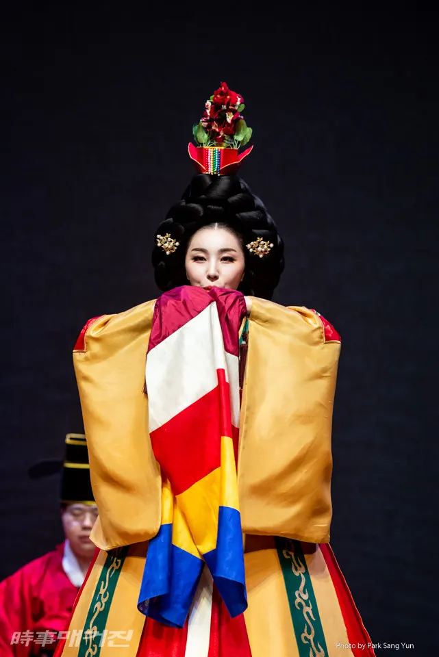 한국문화재재단(이사장 진옥섭)의 춤판 팔일 1행 이현희의 ‘춘앵전’(사진=시사매거진 박상윤 기자)