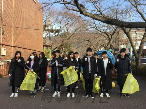 겨울방학 자원봉사활동 나온 학생들 (사진:창원시청)