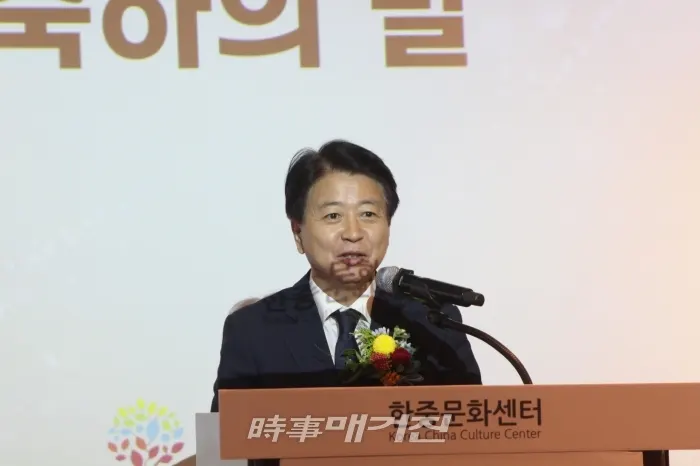 12일 서울 하얏트호텔에서 열린 하토야마 유키오 전 일본총리 출판기념회에서 축사를 하고 있는 노웅래 더불어민주당 국회의원(사진_박희윤 기자)