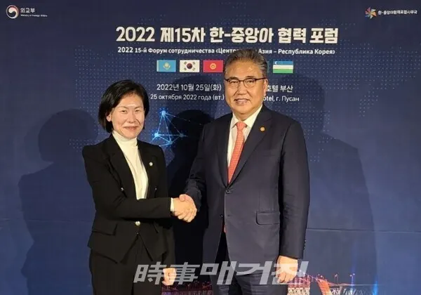 손민기 강남구 구의원과 박진 외교부 장관.(사진_손민기 의원실)