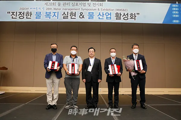 1004섬 신안군은 “2020년 제28회 물 관리 심포지엄에서 ‘물 관리 최우수기관’으로 선정돼 표창패를 받았다”고 10일 밝혔다.(사진_신안군청)