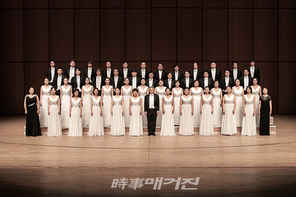 광주시립합창단은 상반기 3개의 공연을 선보인다. 3월 25일 빛고을 시민문화관에서 ‘오감ㆍ오색(五感 五色)’이라는 주제로 르네상스부터 현대합창음악까지 시대별 합창음악을 엮은 색다른 무대를 선보인다.사진은 광주시립합창단 공연 모습이다.(사진_광주문화예술회관)