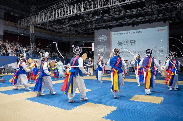 개회식은 평택농악의 흥겨운 길놀이 공연으로 막을 올리며 참가자들의 눈길을 끌었다. 사진_ONE챔피언쉽 조직위원회