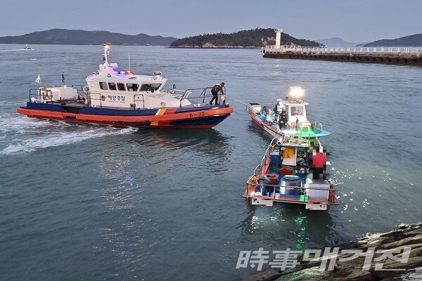 지난 24일 오전 목포 북항 앞 해상에서 선박끼리 충돌이 발생해 해경이 긴급 구조에 나서고 있다/사진=목포해양경찰서 제공