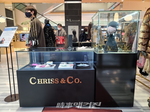 크리스앤코 롯데백화점 1층 팝업스토어 행사 사진