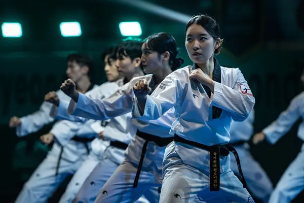 ‘2024 문경 세계태권도한마당’ 개회식에서 시범공연을 펼치고 있는 모습(사진 국기원)