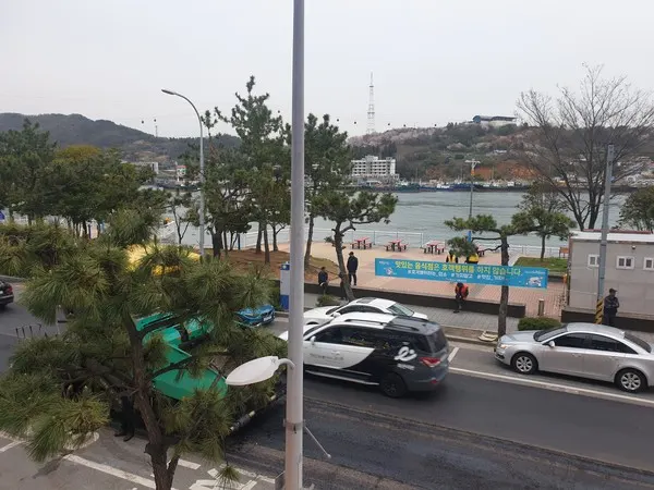 앉아서 쉬고있는 근로자들 (제보)