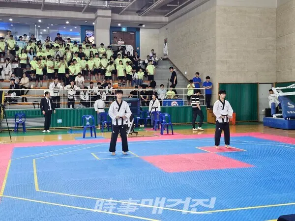 18세 이하부 남자 품새경기 모습(사진_박종문 기자)