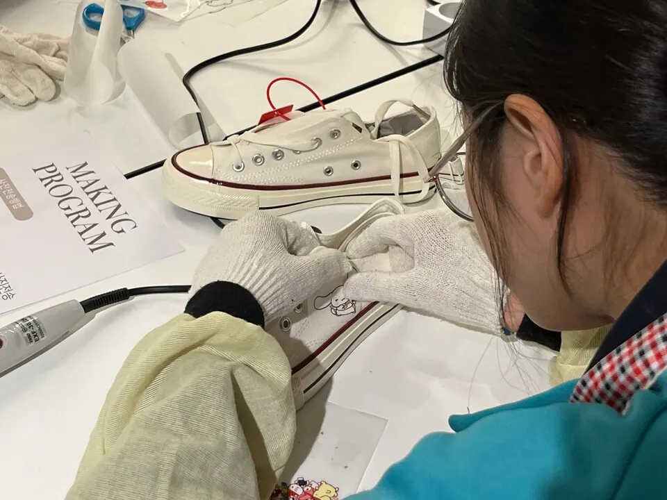 지난 4일부터 일자리산업과는 한국신발관과 함께 견학 및 커스텀 체험 프로그램을 운영했다.(사진_부산진구)