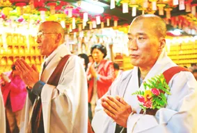 ▲ 온화한 모습으로 점안 법회식을 올리고 있는 청해 상범 주지스님.